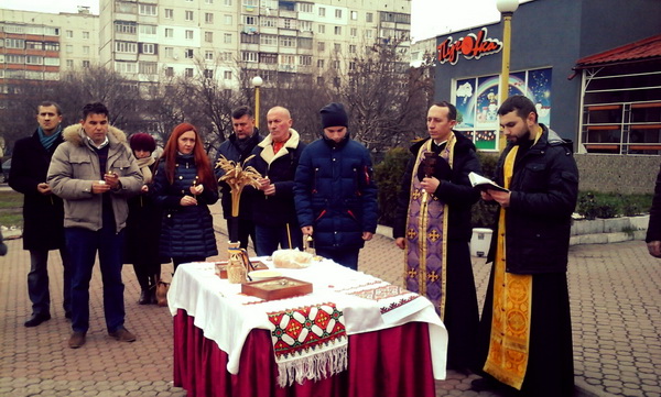 На мікрорайоні  'Гравітон' вшанували пам'ять жертв Голодоморів в Україні