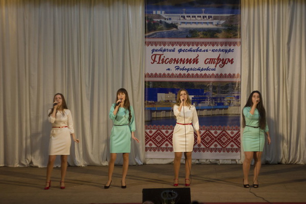 У Новодністровську провели фестиваль «Пісенний струм», який уже 18-й раз організували три Дністровські станції
