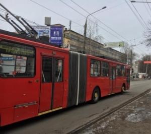 Водії маршруток нарікають на 'тролейбус-гармошку', який позбавляє їх пасажирів