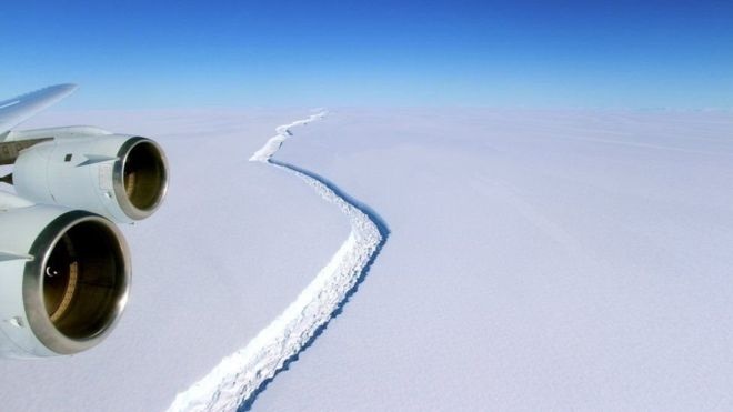Ученые: От Антарктиды отколется айсберг размером в две Черновицкие области (фото)