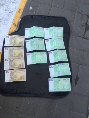 На Буковині затримали прикордонника, який отримав хабар у тисячу євро за сприяння контрабанді