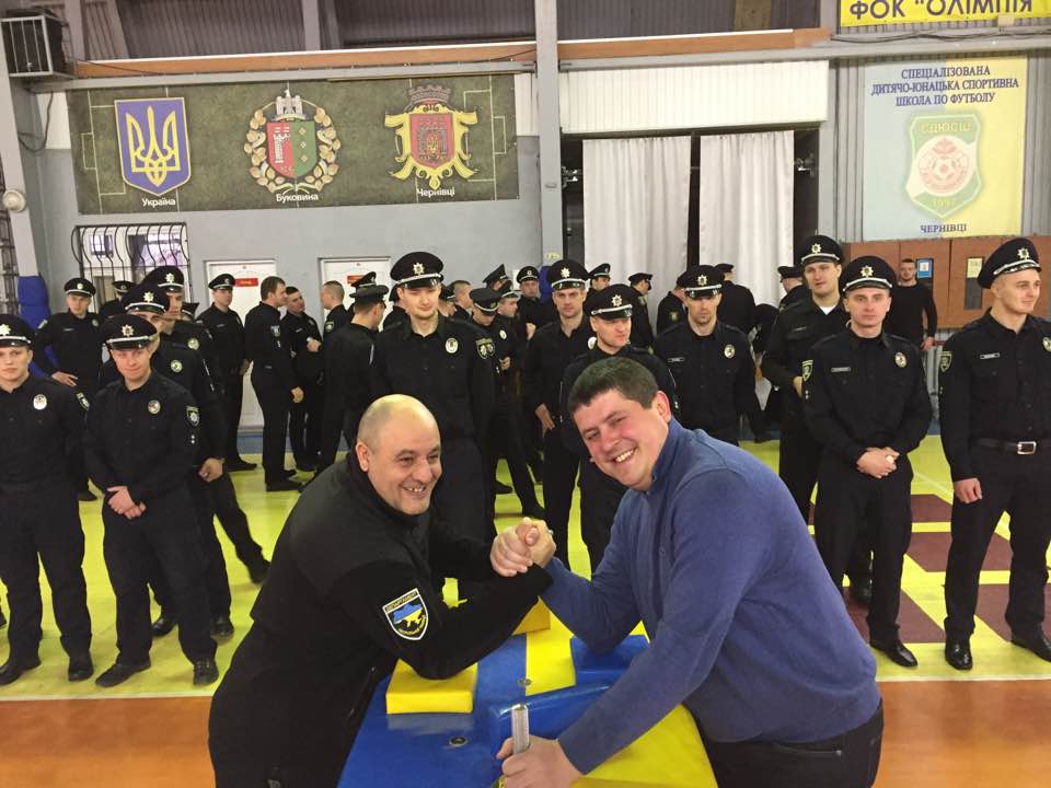 Сьогодні в Чернівцях проходять перші Всеукраїнські змагання з арм-спорту серед управлінь патрульної поліції