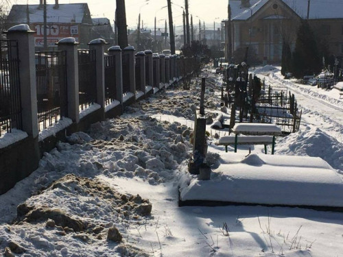 У Чернівцях інспекція Сергія Обшанського оштрафувала директора кладовища