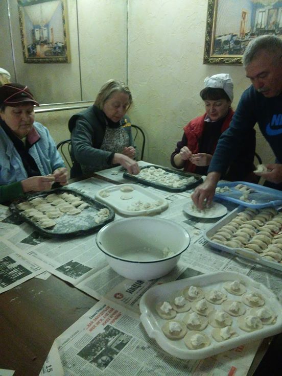 Чернівецькі «Волонтери за Батьківщину» готують для бійців АТО страви «на замовлення»
