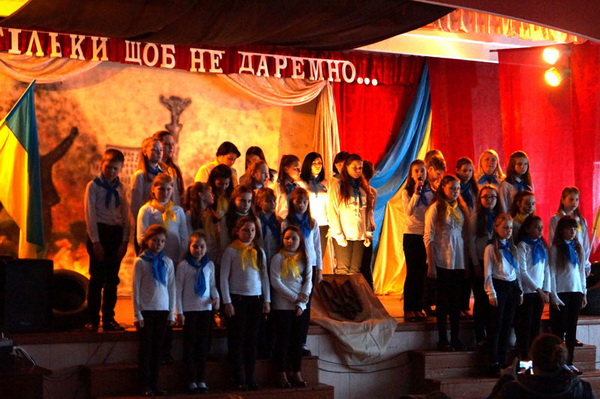 У Новодністровську провели виховний захід «Тільки щоб не даремно…» пам'яті Небесної Сотні