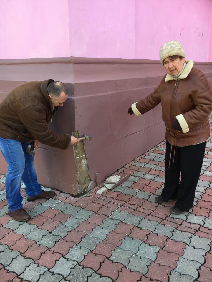 Первісний колір 'рожевого' Кафедрального собору у Чернівцях встановлять київські експерти 