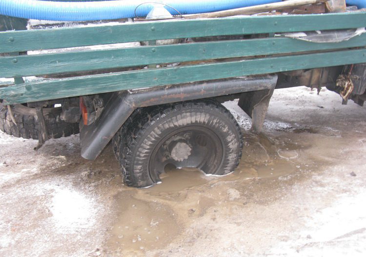 Дороги в Чернівцях і області зійшли разом з снігом через об'єктивні причини, - експерти