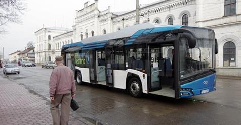 Поки чернівчан продовжують труїти старими дизельними маршрутками, в сусідній Сучаві тестують нові польські елетроавтобуси 