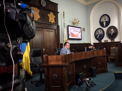 Перевиконання бюджету, кошти залучені народними депутатами Федоруком і Бурбаком, система ProZorro додали Чернівцям 230 мільйонів