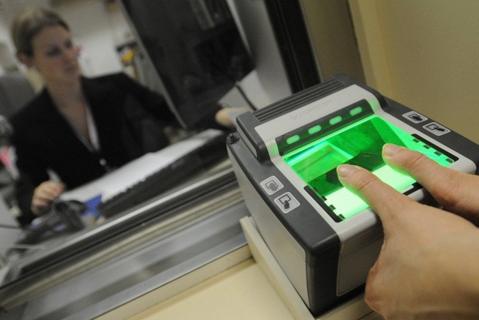 Бурбак пропонує місцевим радам і депутатам скинутися на закупівлю обладнання для видачі біометричних паспортів