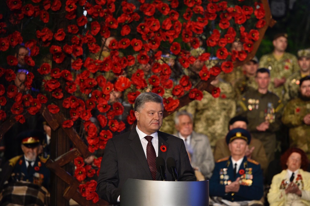 Петро Порошенко: Майже сім мільйонів солдат в семи, як мінімум, арміях – така географія української боротьби проти нацизму в роки Другої світової війни