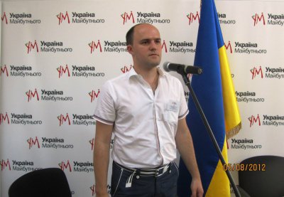 Співаючий депутат знявся з виборів, а Манчуленко написав до ЦВК заяву про відмову від балотування (оновлено)