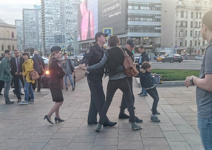 В центре Москвы сотрудники полиции задержали мальчика, который декламировал «Гамлета»