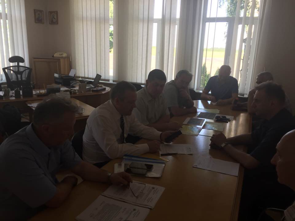 Директор  'Украероруху' провів у Чернівцях нараду про оновлення інфраструктури та обладнання летовища