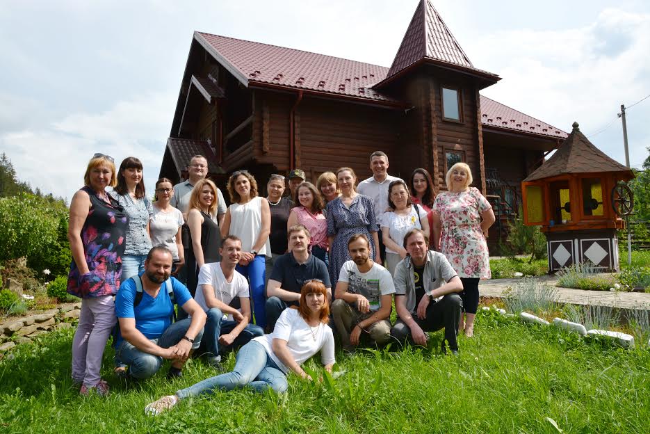 Лісівники запросили буковинських журналістів відзначити професійне свято на гірських туристичних маршрутах Вижниччини