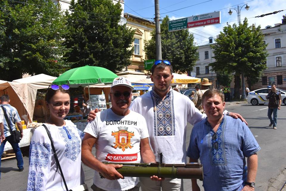 «Волонтери за Батьківщину» з Чернівців відправили смачний вантаж бійцям на Схід України