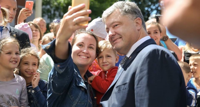Львів’яни зустріли Порошенка як рідного, з радістю підходили, спілкувалися, фотографувалися