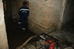Через несправні водовідвід і каналізацію в Чернівцях підтопило 12 підвалів 