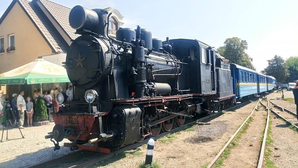 На Закарпатті запустили туристичний ретро-потяг Боржавською вузькоколійкою 