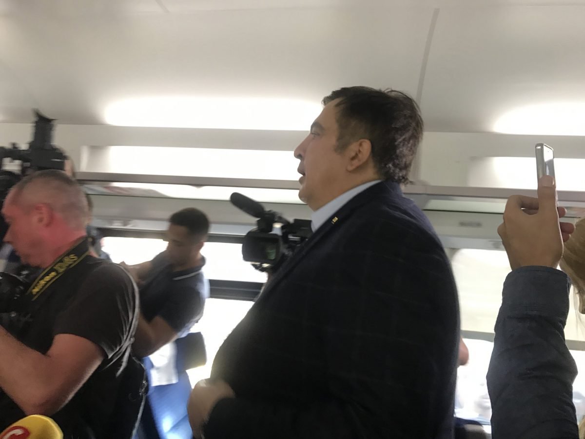 Поезд «Интерсити» задерживают: Требуют, чтобы Саакашвили вышел