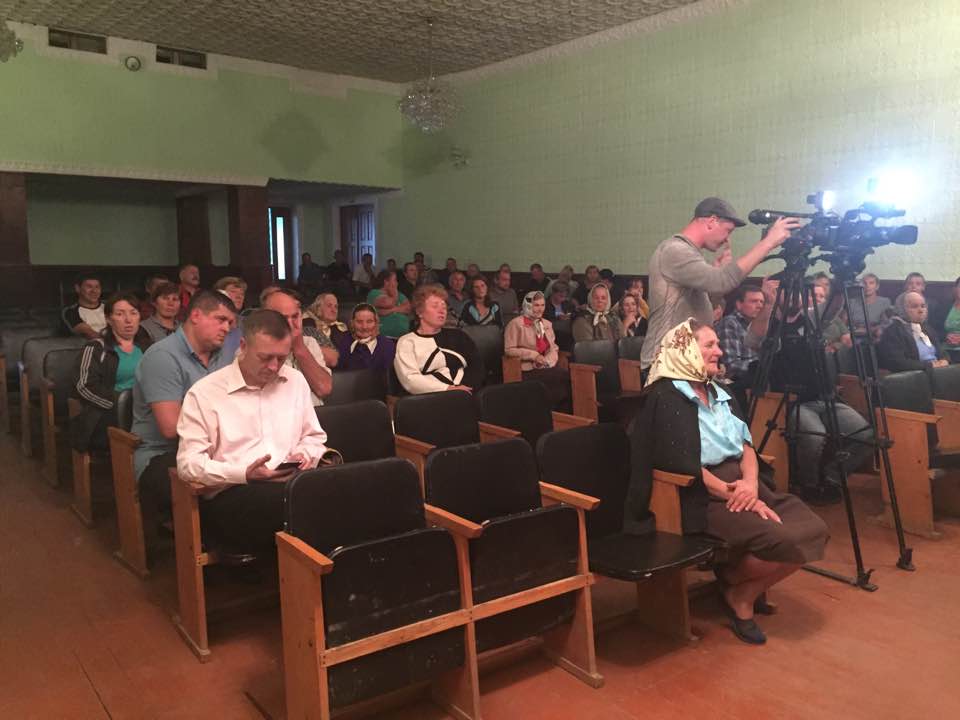 Бурбак зустрівся з мешканцями Санківців Хотинського району, яким не дають створити ОТГ (+додано ВІДЕО)