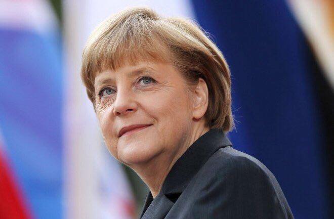 Яценюк привітав Ангелу Меркель із перемогою на виборах у Німеччині
