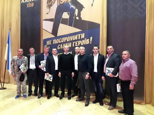 'Cвободівці' Чернівецької області звернулися до представників нацменшин тільки після того, як Президент України підписав закон 'Про освіту'