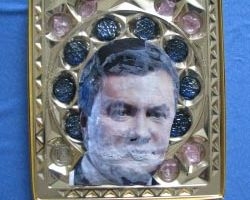 Замість мироточити “ікона” Віктора Януковича вкрилася цвіллю