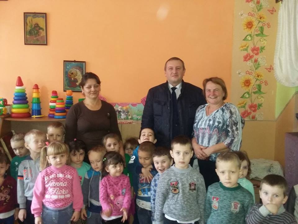 'Класні дошки в жалюгідному стані': школа на Путильщині розраховує на допомогу Івана Рибака
