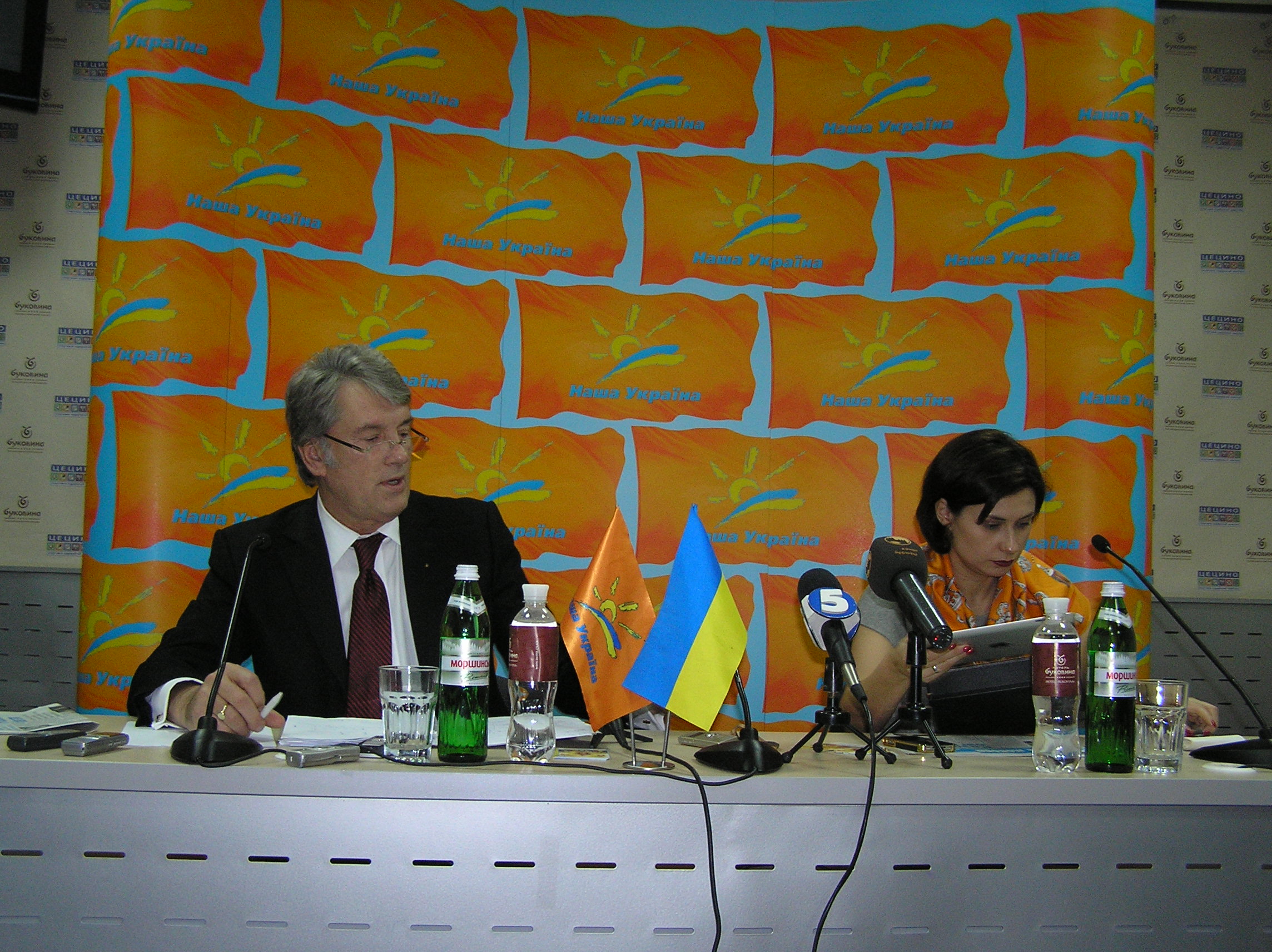 Ющенко отобрал у оппозиции два с половиной мандата