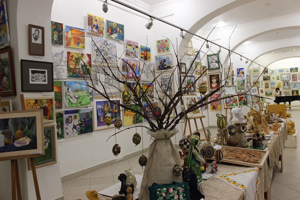 У Чернівцях представили 1004 роботи юних художників з усієї області 