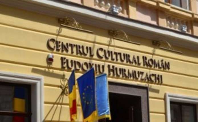 Нардеп Тіміш вимагає від поліції й СБУ впіймати і покарати провокаторів, які зірвали прапори Румунії і ЄС в центрі Чернівців