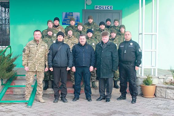 Керівництво буковинської поліції відвідало своїх підлеглих у зоні АТО (ФОТО)