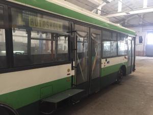 До Чернівців прибули ще три тролейбуси з минулого століття