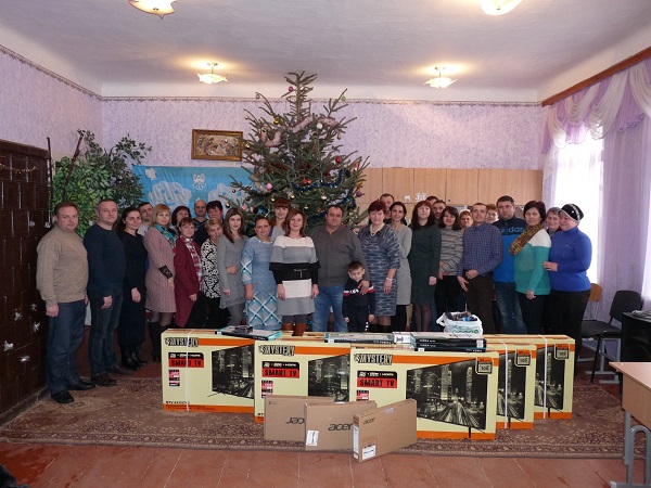 За сприяння нардепа Тіміша напередодні Різдва заклади освіти та культури Новоселиччини отримали приємні та необхідні подарунки