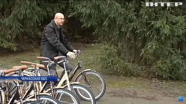 Прохідний бар'єр новин: буковинець Сергій Рудик зміг потрапити на «Інтер» за допомогою 18 велосипедів