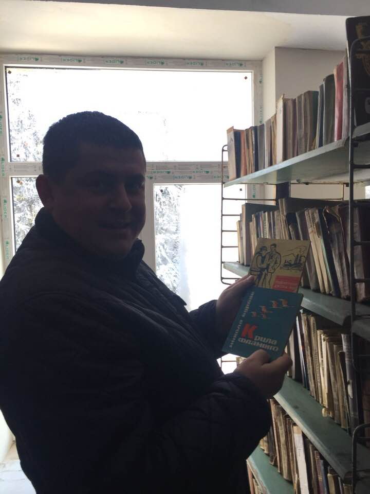 У бібліотеці в Василеві нардеп Бурбак виявив книжки свого діда 