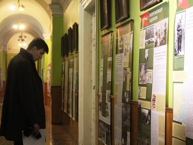 У Чернівцях розгорнули виставку «УПА – відповідь нескореного народу»