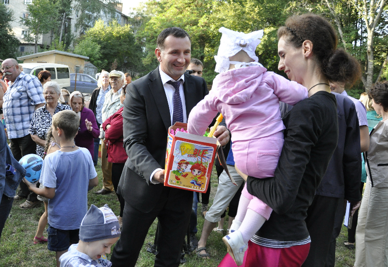 У Києві перевірять дитячі майданчики, побудовані перед виборами. А в Чернівцях?