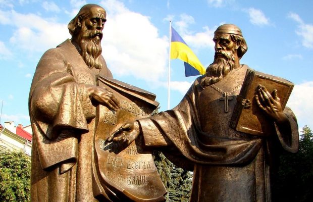 Гройсман привітав українців з Днем слов’янської писемності і культури