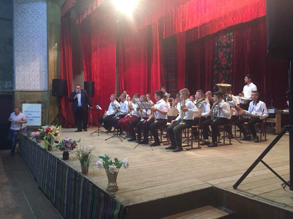 Діти з села Горбова запросили на звітний концерт місцевої музичної школи народного депутата України Тіміша
