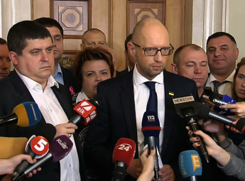 Арсеній Яценюк прийшов до Верховної Ради України засвідчити одностайну підтримку 'Народним фронтом' законопроекту про Вищий антикорупційний суд