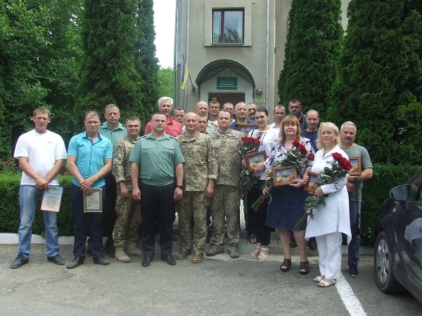 Лісівники Буковини – учасники АТО отримали відзнаки за вірність військовій присязі та героїзм у захисті України