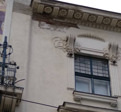 У Чернівцях на перехожих обвалюються фасади і балкони