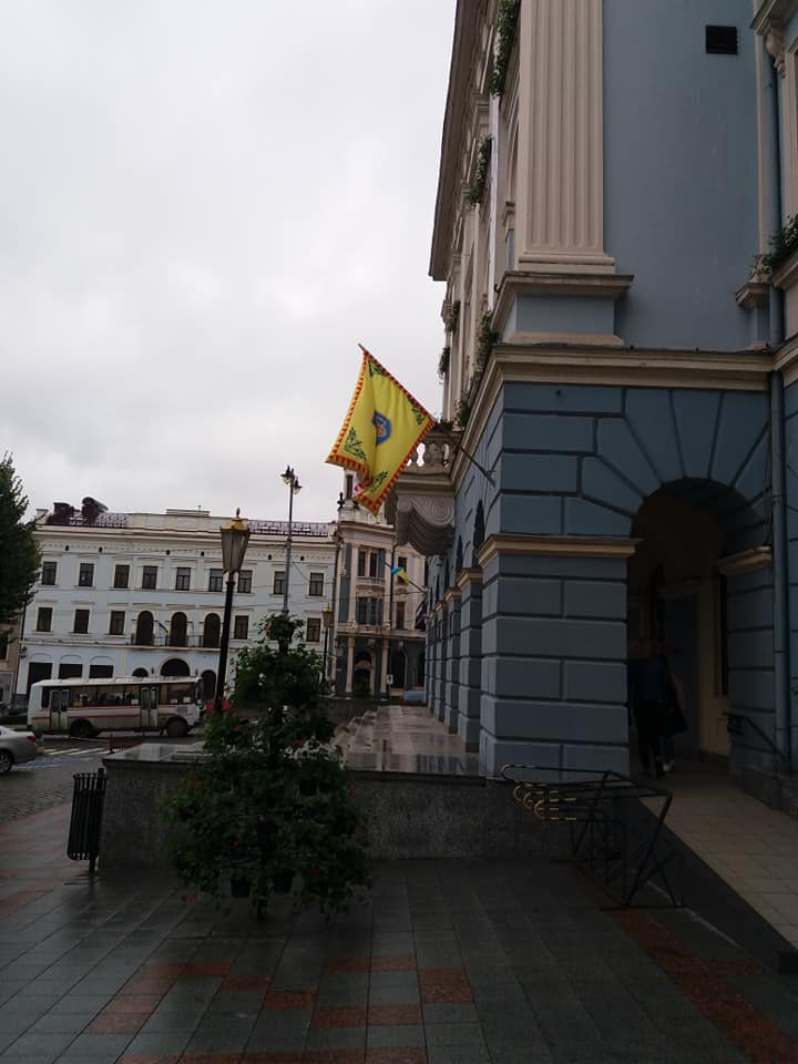 Каспрук і Продан вчасно не вивішали червоно-чорний прапор на ратуші