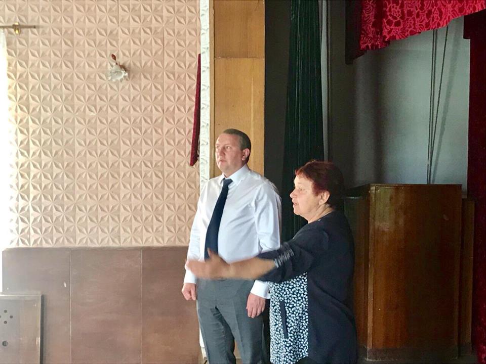 Громада Костинців просить Івана Рибака посприяти у капітальному ремонті місцевого Будинку культури
