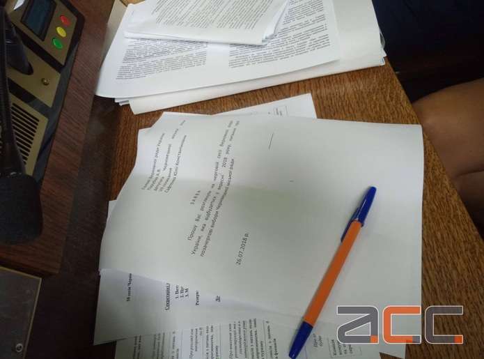 Тільки третина депутатів написали заяви про перевибори міськради (СПИСОК) 