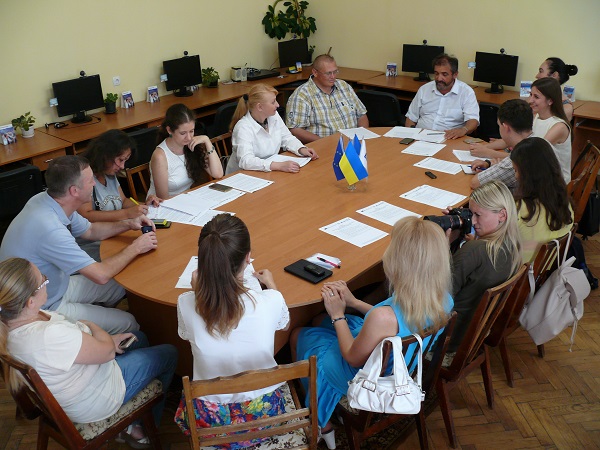 У Чернівцях експерти з'ясовували, чи достатньо ефективні програми транскордонного співробітництва за участю України?