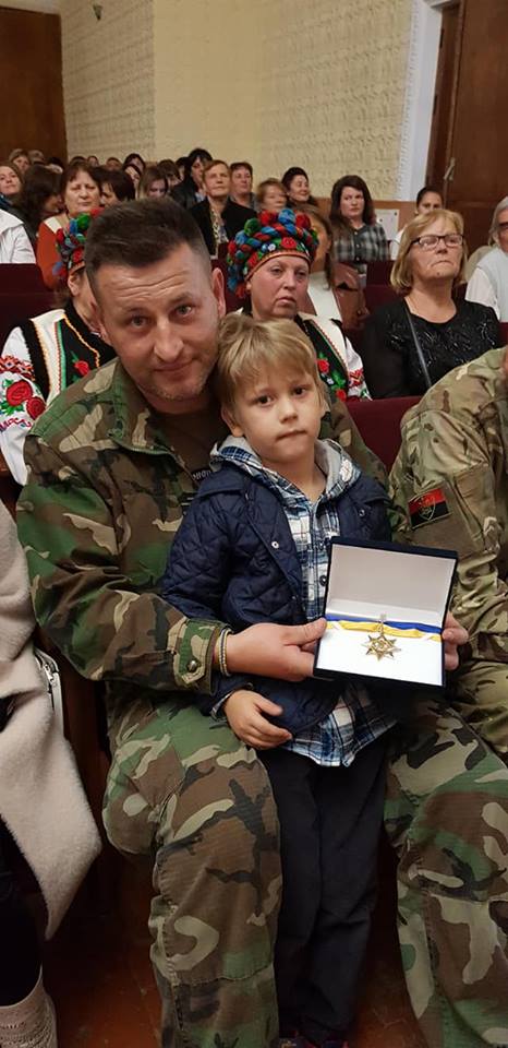 На Буковині «батьківщинівці» ініціювали нагородження бійця-добровольця найвищою громадською нагородою України