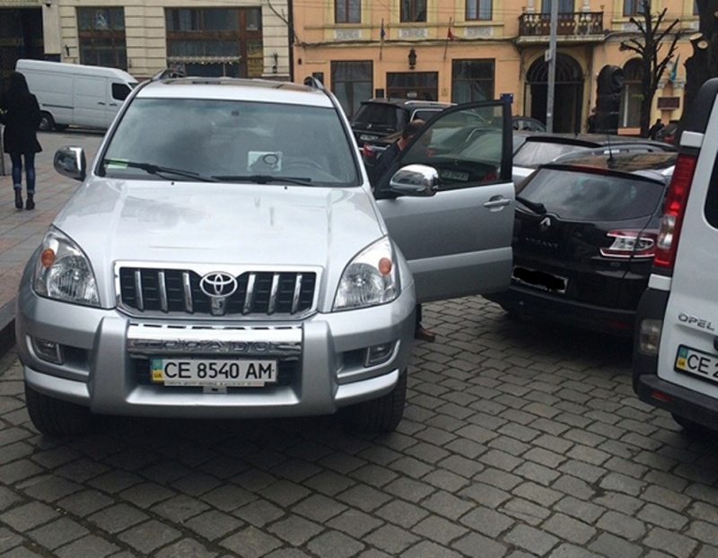 У Чернівецькій міськраді Продану, Бешлею та Бабюк хочуть видати комфортабельні автівки за гроші чернівчан
